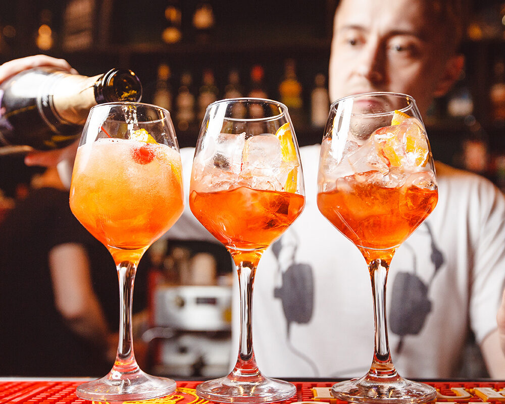 making italian spritz