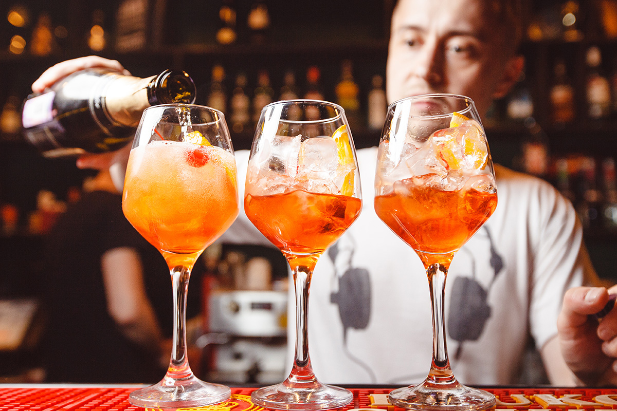 making italian spritz